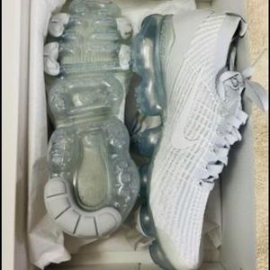 Woman’s Vapormax size 8.5 brand new!